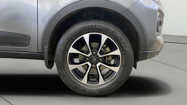 Second-hand 2021 Tata Nexon XZ Plus DualTone Roof for sale in New Delhi-24