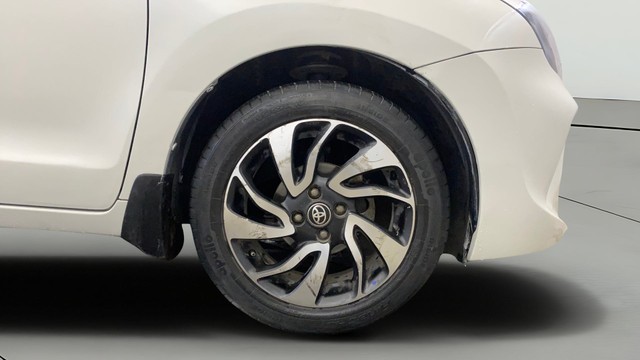 Second-hand 2019 Toyota Glanza V CVT for sale in Noida-24