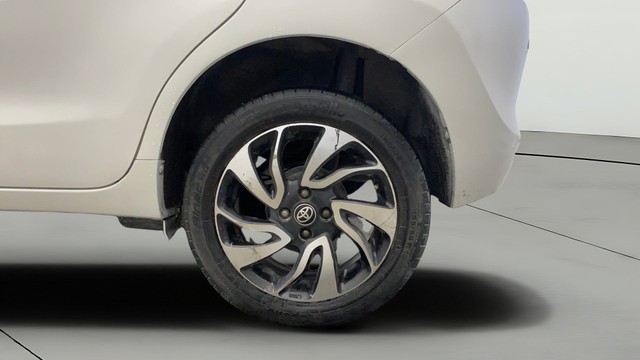 Second-hand 2019 Toyota Glanza V CVT for sale in Noida-27