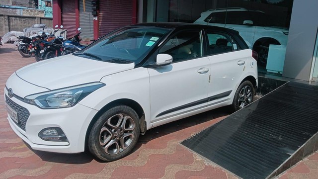Second-hand 2018 Hyundai i20 1.2 Asta Dual Tone for sale in Kolkata-2