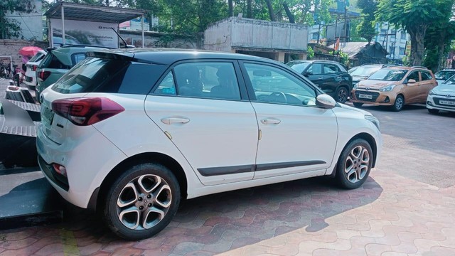 Second-hand 2018 Hyundai i20 1.2 Asta Dual Tone for sale in Kolkata-3