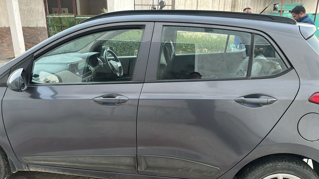 Second-hand 2017 Hyundai i10 Magna 1.1L for sale in Moradabad-2