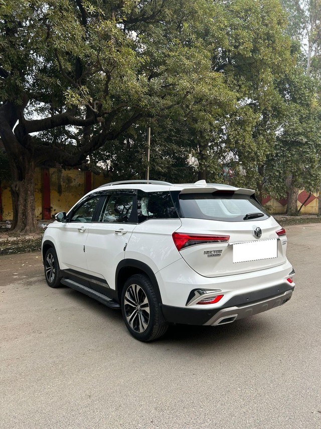 Second-hand 2022 MG Hector Plus Sharp Diesel MT for sale in New Delhi-3