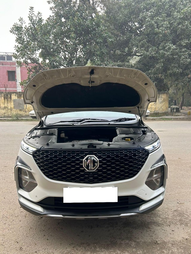 Second-hand 2022 MG Hector Plus Sharp Diesel MT for sale in New Delhi-6