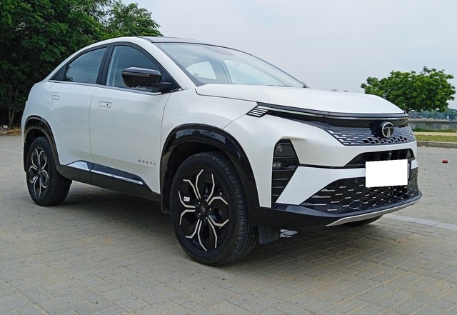 Second-hand 2025 Tata Curvv Accomplished S DCA for sale in Ahmedabad-0