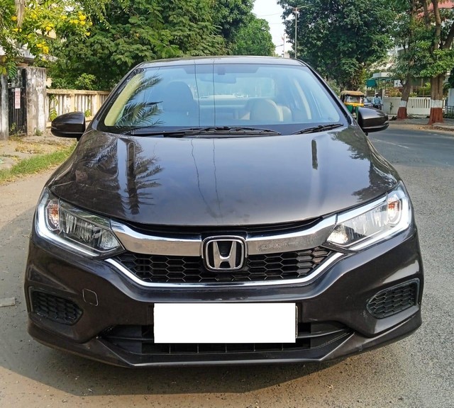 Second-hand 2017 Honda City i-VTEC CVT VX for sale in Ahmedabad-4