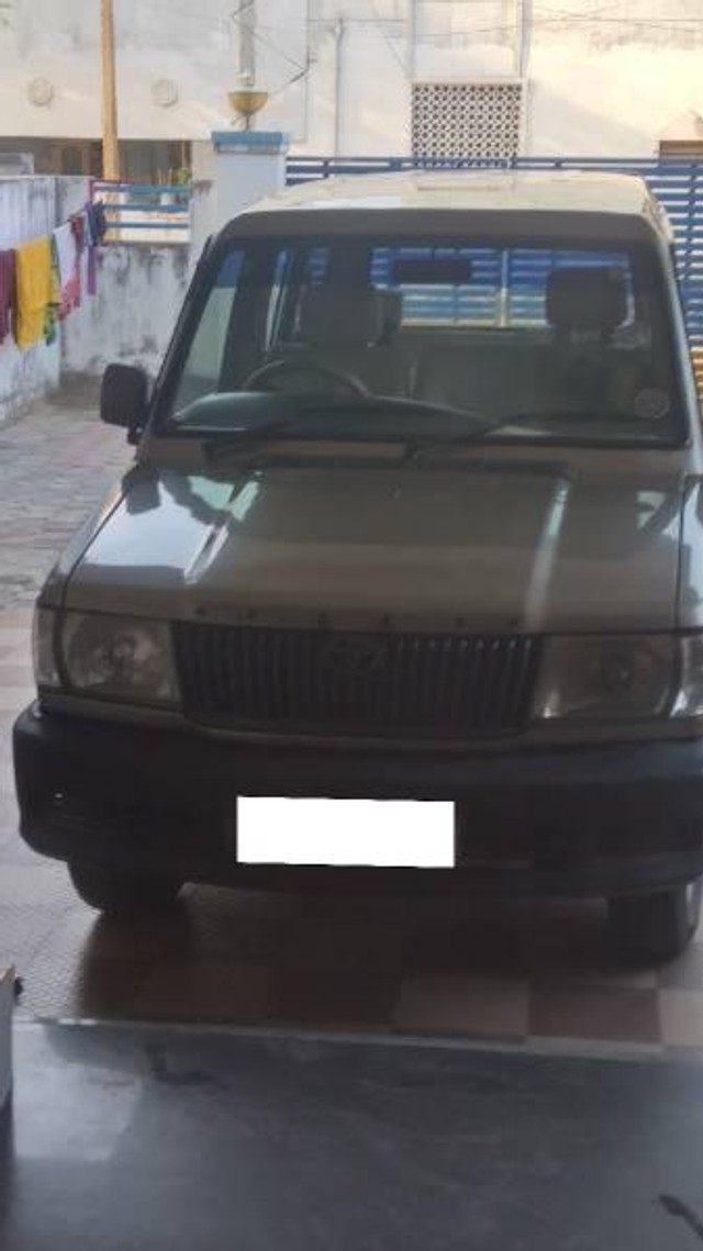 Second-hand 2003 Toyota Qualis FS F5 for sale in Kanchipuram-2