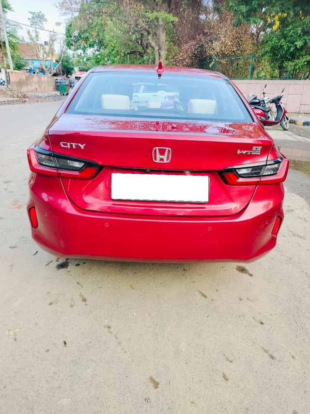 Second-hand 2021 Honda City V MT for sale in New Delhi-3