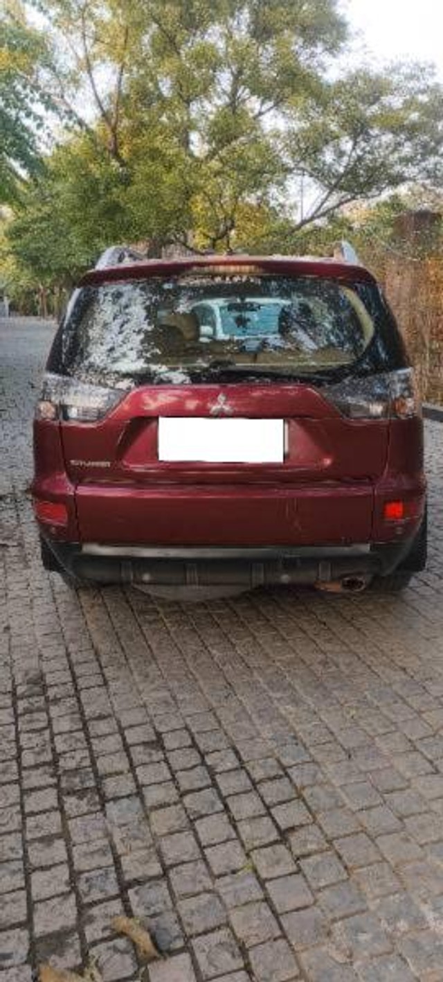 Second-hand 2011 Mitsubishi Outlander 2.4 for sale in New Delhi-1