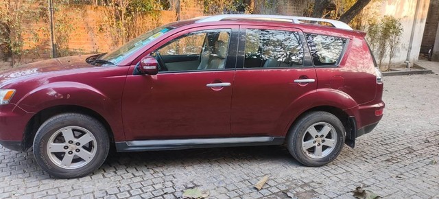 Second-hand 2011 Mitsubishi Outlander 2.4 for sale in New Delhi-2