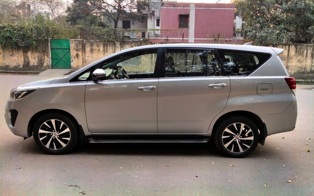 Second-hand 2022 Toyota Innova Crysta 2.7 ZX 7 STR AT for sale in New Delhi-4