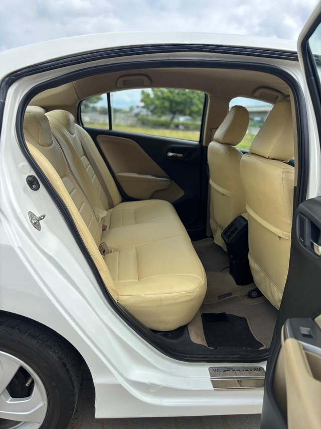 Second-hand 2015 Honda City i DTEC V for sale in Ahmedabad-16