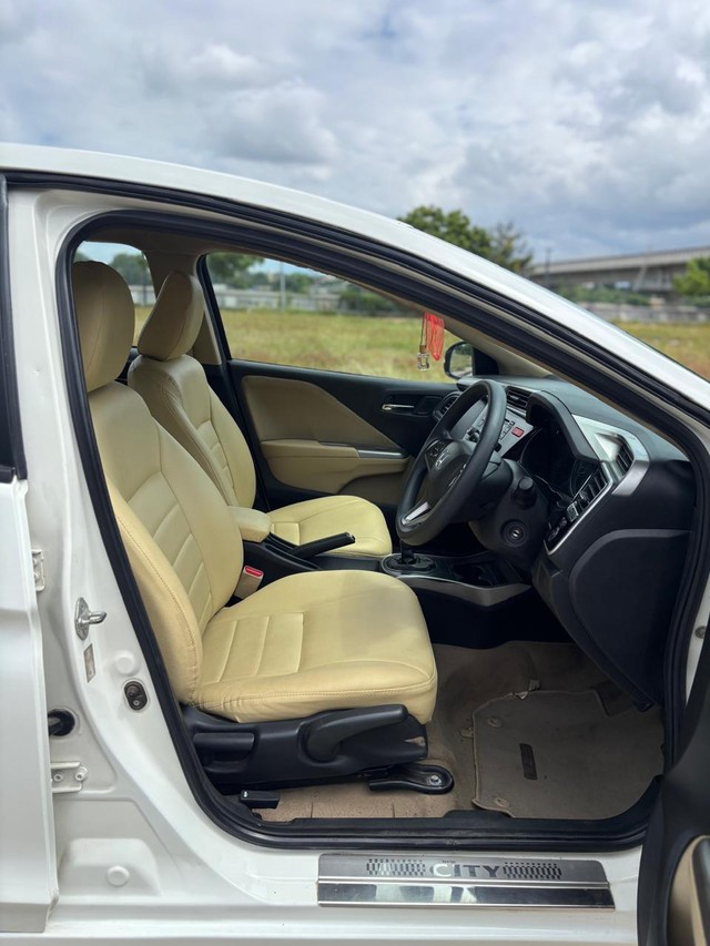 Second-hand 2015 Honda City i DTEC V for sale in Ahmedabad-13