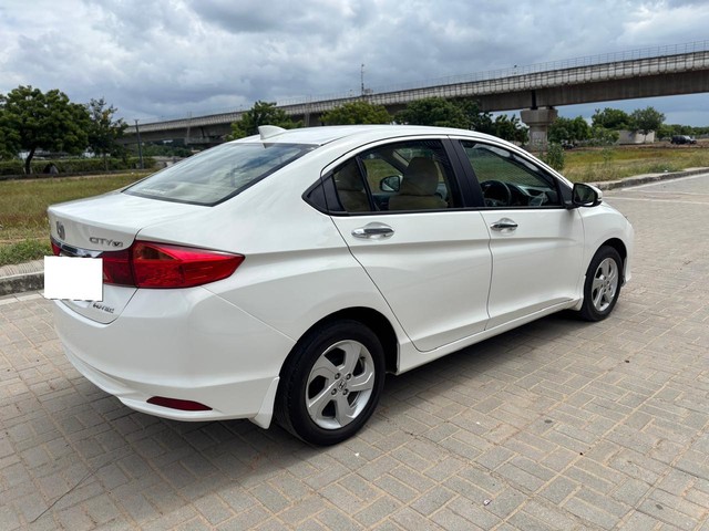 Second-hand 2015 Honda City i DTEC V for sale in Ahmedabad-2