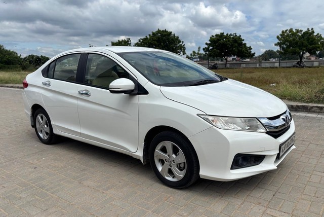 Second-hand 2015 Honda City i DTEC V for sale in Ahmedabad-18