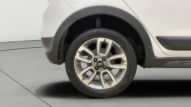 Second-hand 2015 Hyundai i20 Active 1.2 SX for sale in Mumbai-25