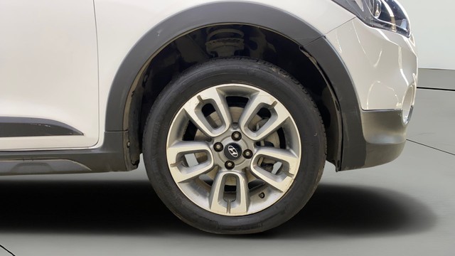 Second-hand 2015 Hyundai i20 Active 1.2 SX for sale in Mumbai-24