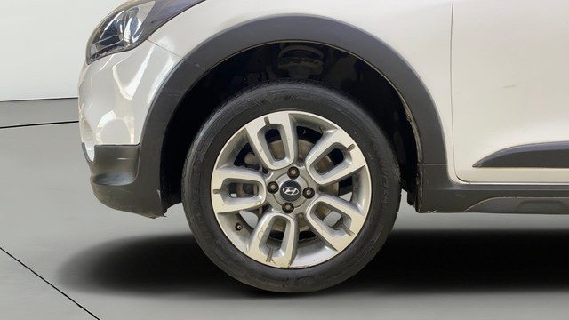 Second-hand 2015 Hyundai i20 Active 1.2 SX for sale in Mumbai-26