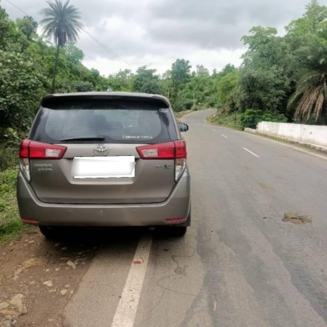 Second-hand 2017 Toyota Innova Crysta 2.4 G MT BSIV for sale in Gandhinagar-3