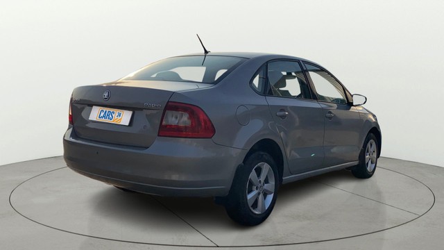 Second-hand 2016 Skoda Rapid 1.5 TDI AT Style Plus for sale in Jaipur-2