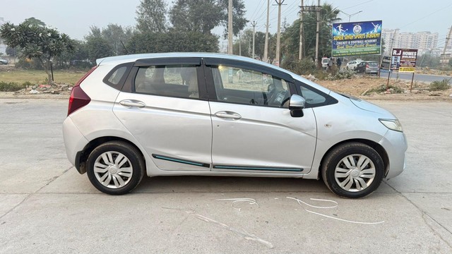 Second-hand 2017 Honda Jazz 1.2 SV i VTEC for sale in Faridabad-4