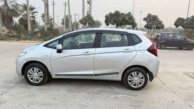 Second-hand 2017 Honda Jazz 1.2 SV i VTEC for sale in Faridabad-3