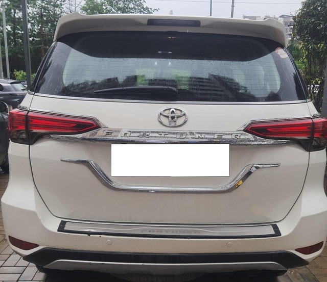 Second-hand 2019 Toyota Fortuner 2.8 2WD AT BSIV for sale in Indore-3