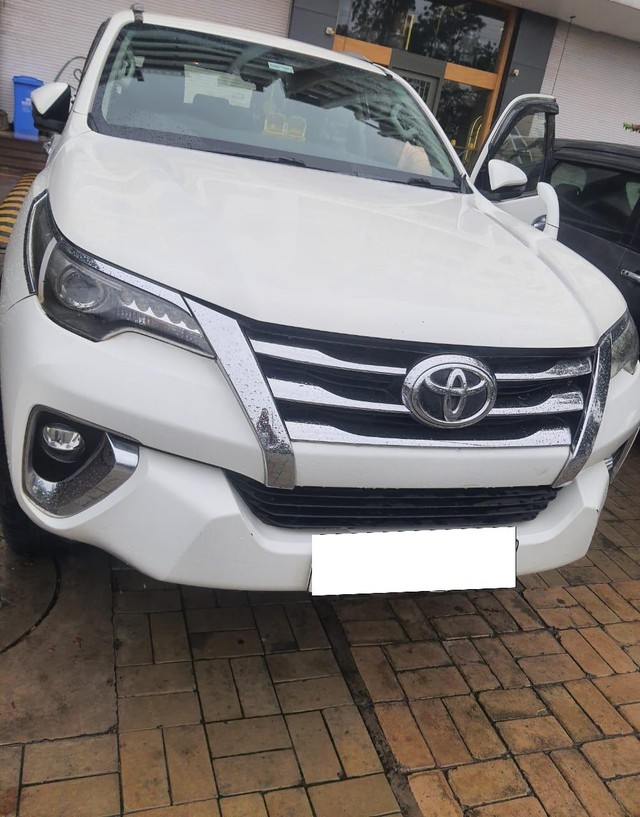 Second-hand 2019 Toyota Fortuner 2.8 2WD AT BSIV for sale in Indore-5
