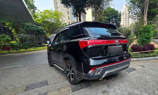 Second-hand 2024 MG Hector Plus Savvy Pro CVT 7 Str 2023-2025 for sale in Mumbai-5