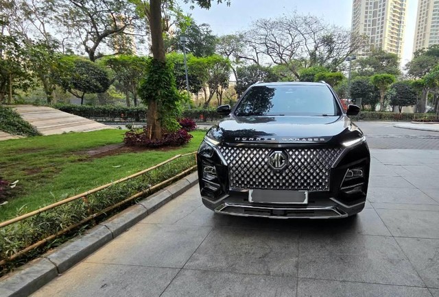 Second-hand 2024 MG Hector Plus Savvy Pro CVT 7 Str 2023-2025 for sale in Mumbai-6