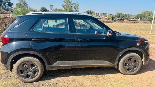 Second-hand 2025 Hyundai Venue S Plus Diesel for sale in Guna-1