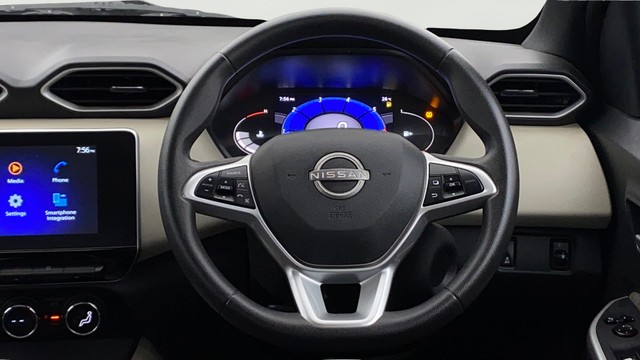 Second-hand 2023 Nissan Magnite XV for sale in Chennai-12