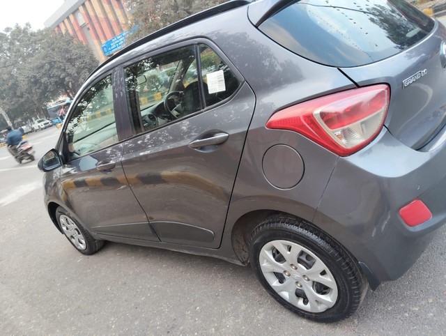 Second-hand 2016 Hyundai Grand i10 Sportz for sale in New Delhi-7