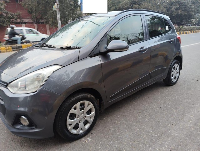Second-hand 2016 Hyundai Grand i10 Sportz for sale in New Delhi-4