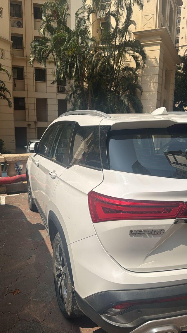 Second-hand 2020 MG Hector Plus Sharp DCT for sale in Mumbai-3
