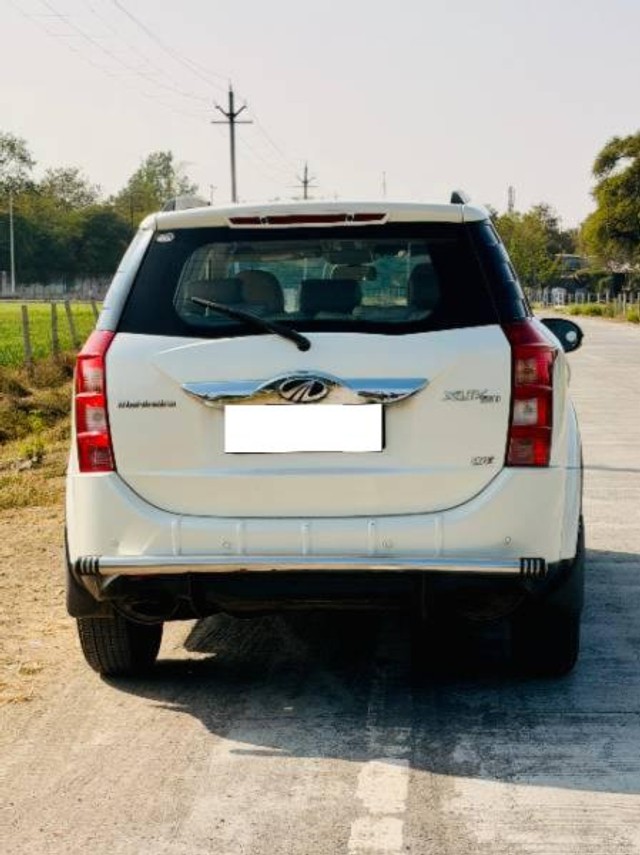 Second-hand 2017 Mahindra XUV500 W6 2WD for sale in Ujjain-2