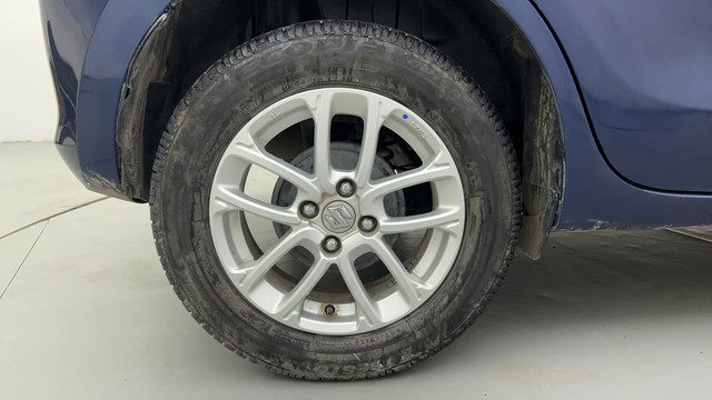 Second-hand 2023 Maruti Swift ZXI AMT for sale in Ahmedabad-18