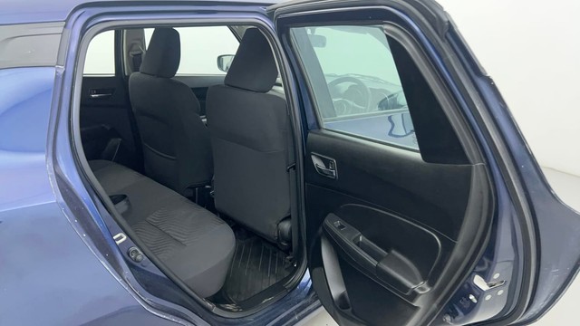 Second-hand 2023 Maruti Swift ZXI AMT for sale in Ahmedabad-31