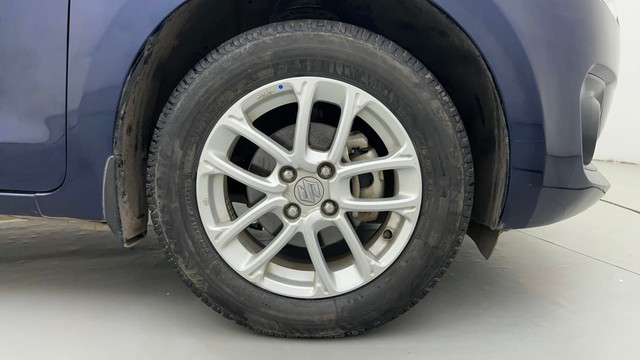 Second-hand 2023 Maruti Swift ZXI AMT for sale in Ahmedabad-17