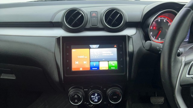 Second-hand 2023 Maruti Swift ZXI AMT for sale in Ahmedabad-37