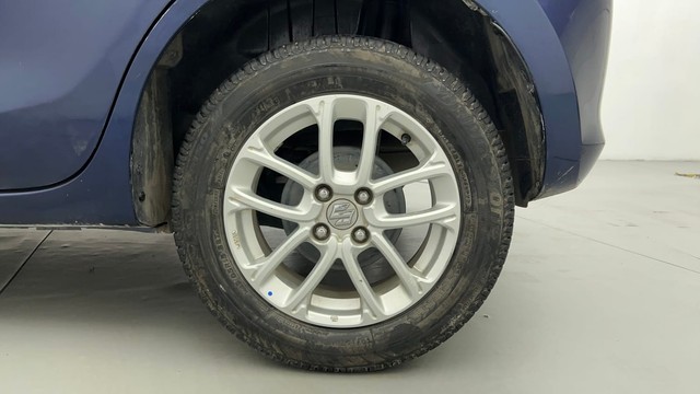 Second-hand 2023 Maruti Swift ZXI AMT for sale in Ahmedabad-19