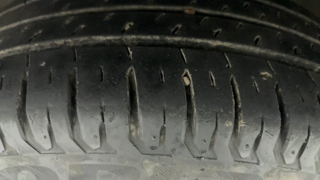 Second-hand 2023 Maruti Swift ZXI AMT for sale in Ahmedabad-35