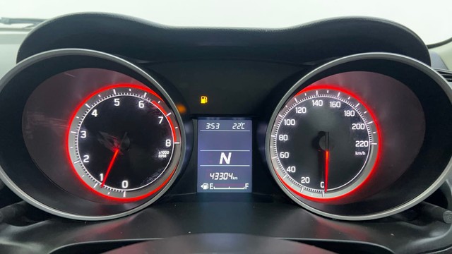 Second-hand 2023 Maruti Swift ZXI AMT for sale in Ahmedabad-13