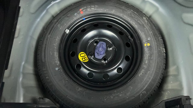 Second-hand 2023 Maruti Swift ZXI AMT for sale in Ahmedabad-21