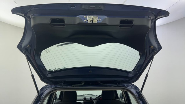 Second-hand 2023 Maruti Swift ZXI AMT for sale in Ahmedabad-23