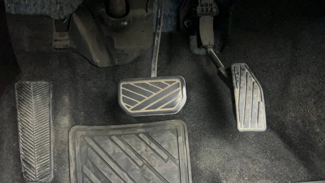 Second-hand 2023 Maruti Swift ZXI AMT for sale in Ahmedabad-14