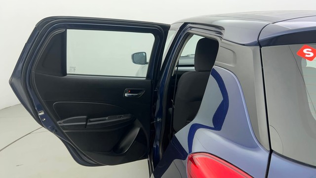 Second-hand 2023 Maruti Swift ZXI AMT for sale in Ahmedabad-26