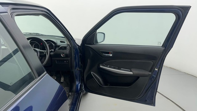 Second-hand 2023 Maruti Swift ZXI AMT for sale in Ahmedabad-16