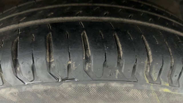 Second-hand 2023 Maruti Swift ZXI AMT for sale in Ahmedabad-33