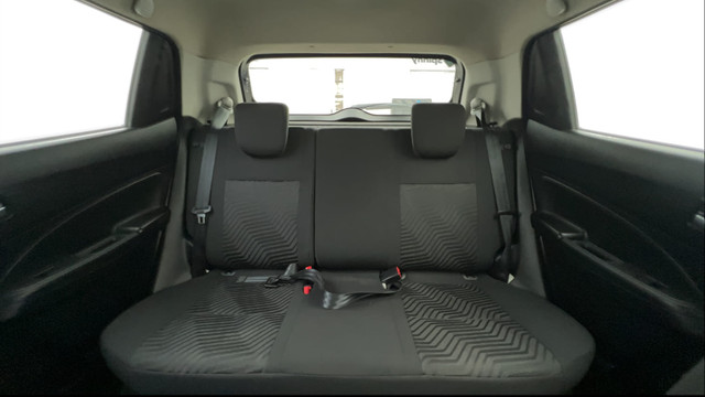 Second-hand 2023 Maruti Swift ZXI AMT for sale in Ahmedabad-25